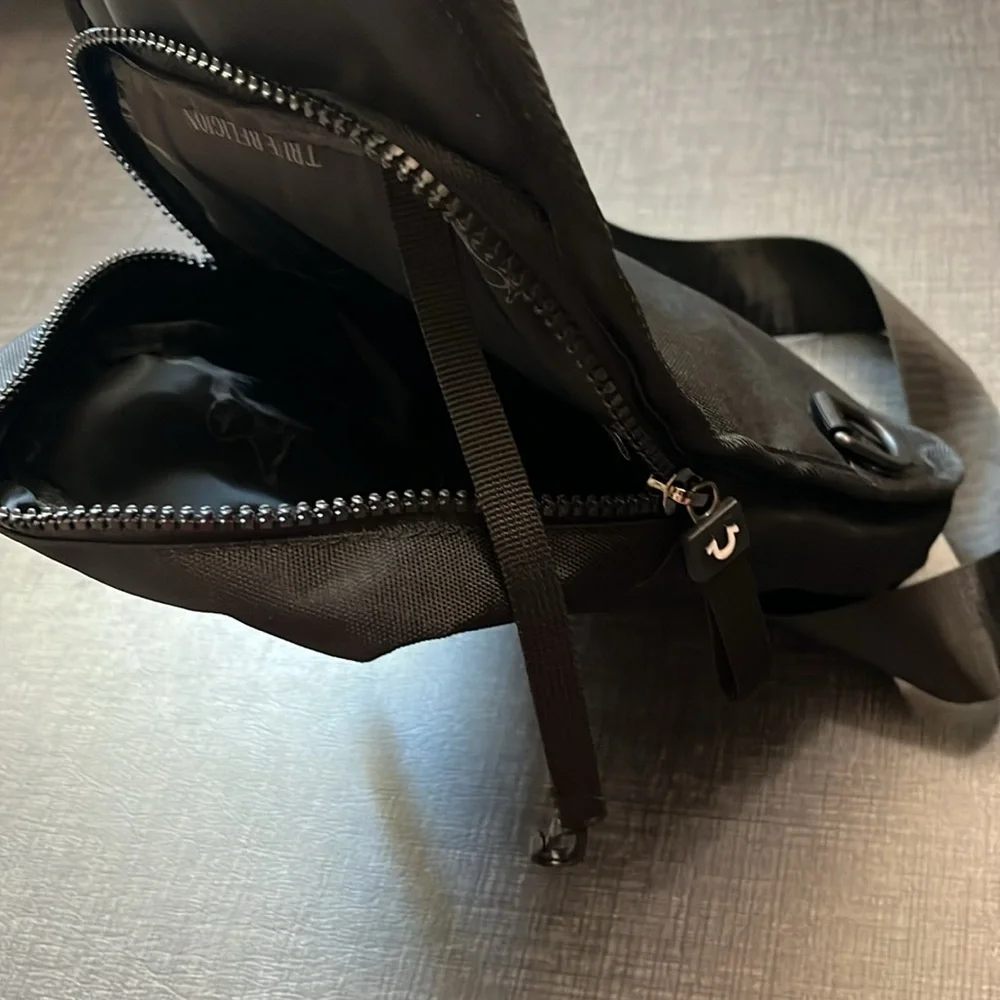 True Religion crossbody bag - Picture 5 of 6